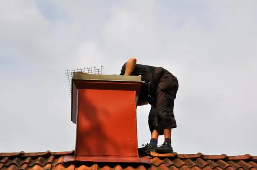 Komin przy ścianie zewnętrznej - Jak uniknąć błędów i ile zapłacisz?